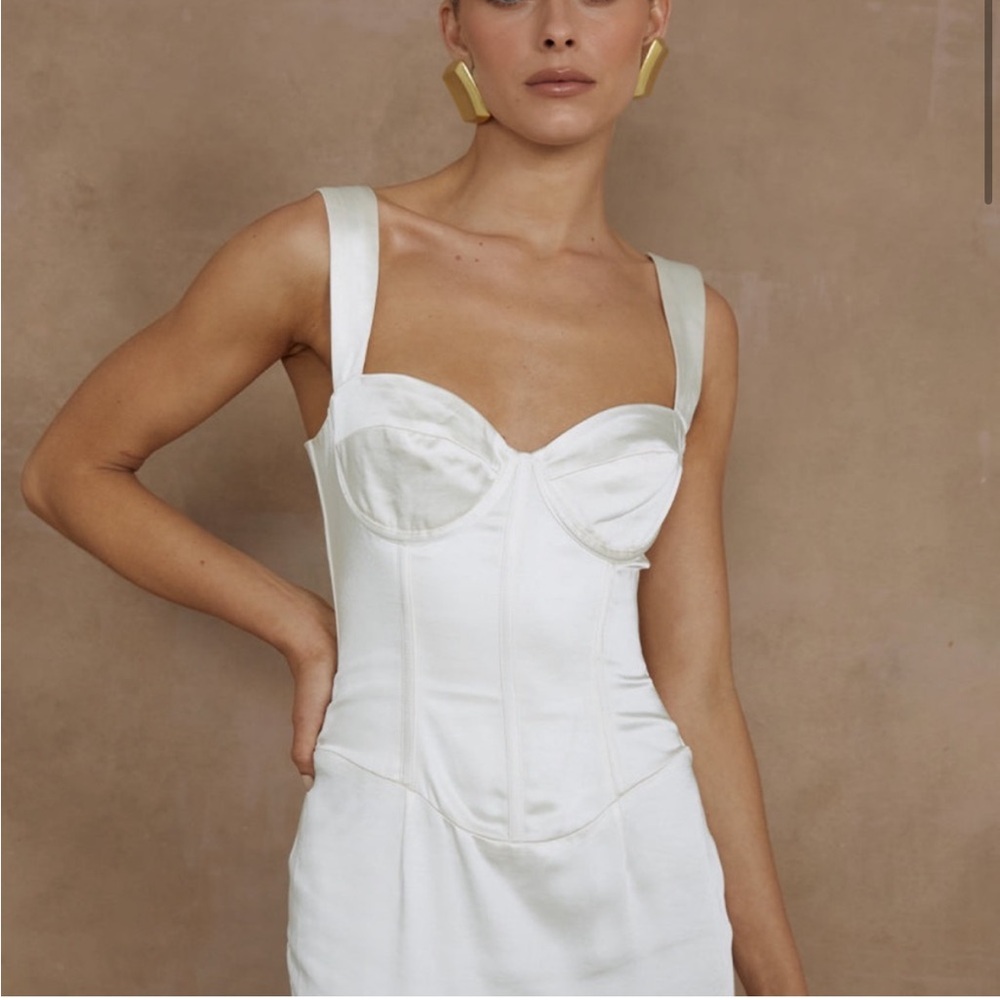 Runaway The Label Oura Elegant White Maxi Dress